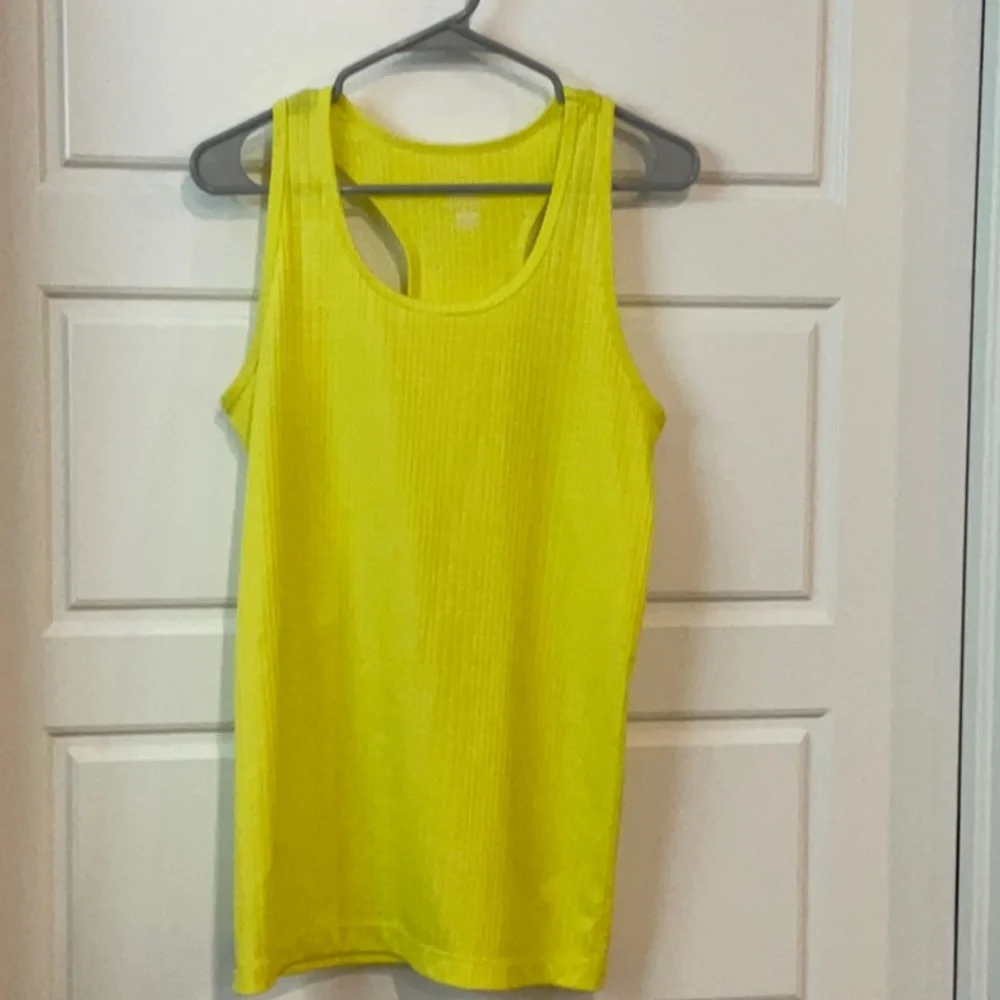 Reebok running/workout top - Picture 1 of 4